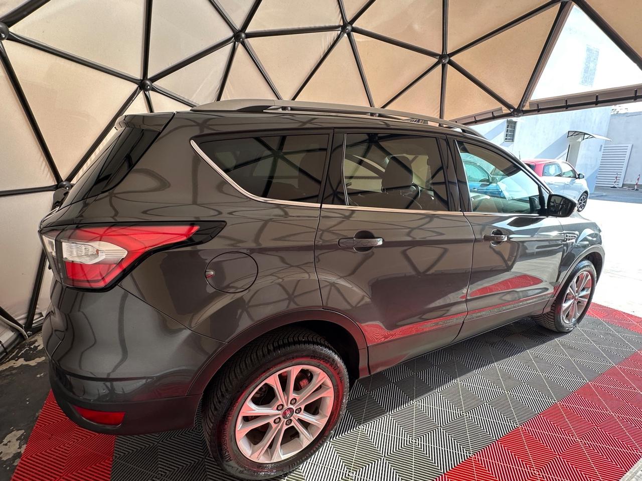 Ford Kuga 1.5 TDCI 120 CV S&S 2WD Powershift Titanium