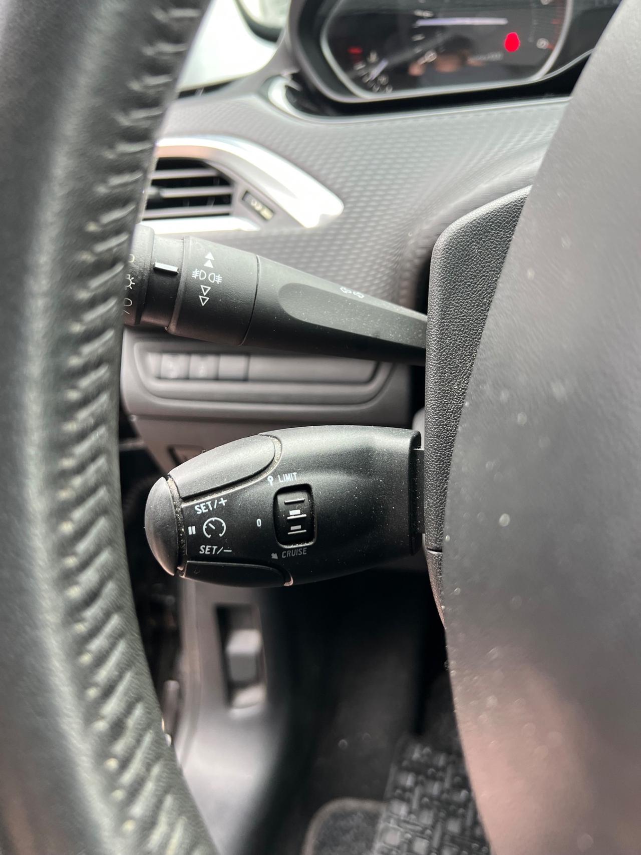 Peugeot 2008 BlueHDi 100 Allure