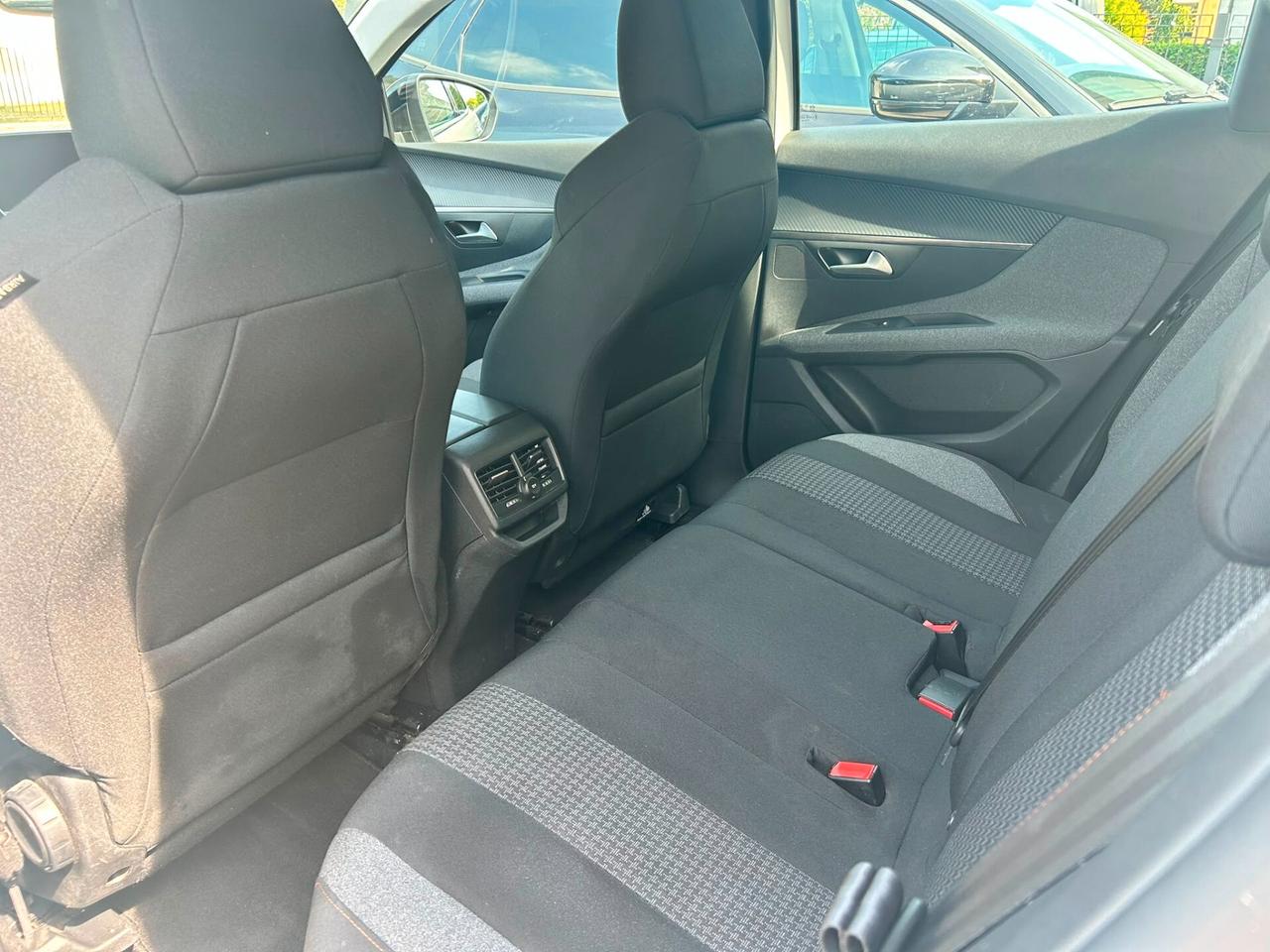 Peugeot 3008 BlueHDi 130 S&S EAT8 Active Pack