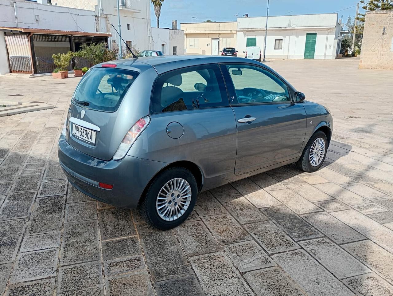 Lancia Ypsilon 1.2 Argento NEOPATENTATI