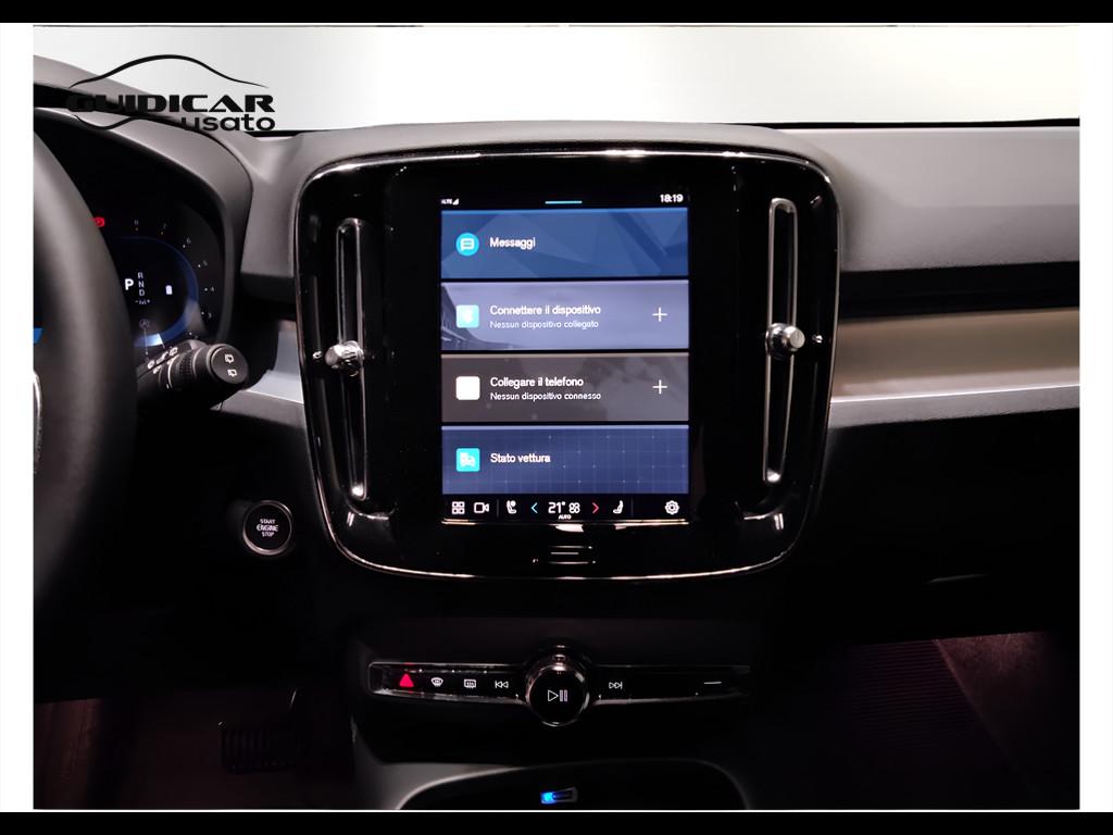 VOLVO XC40 2023 - XC40 2.0 b3 Plus Dark auto