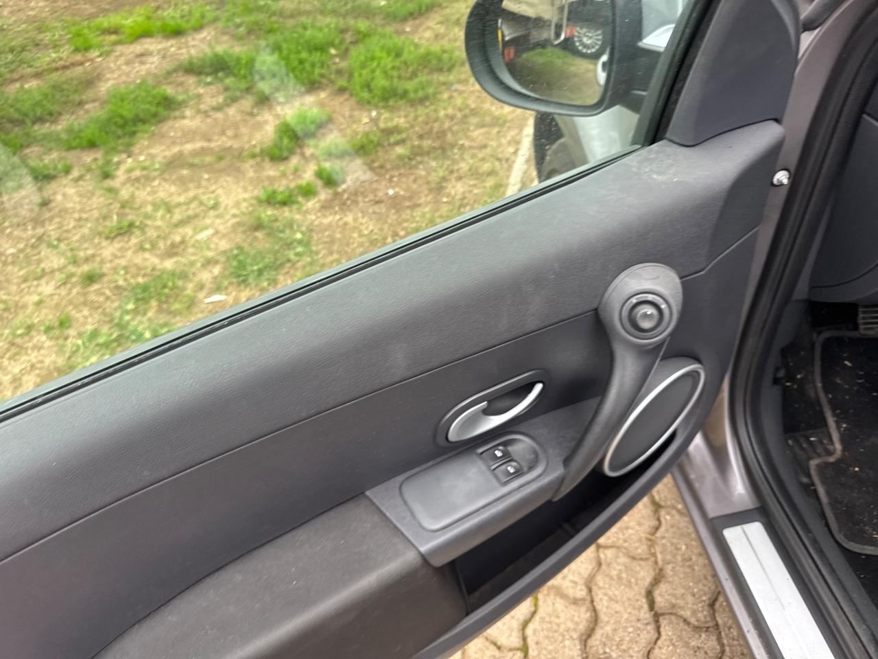 Renault Clio 1.2 16V 5 p neopatentato