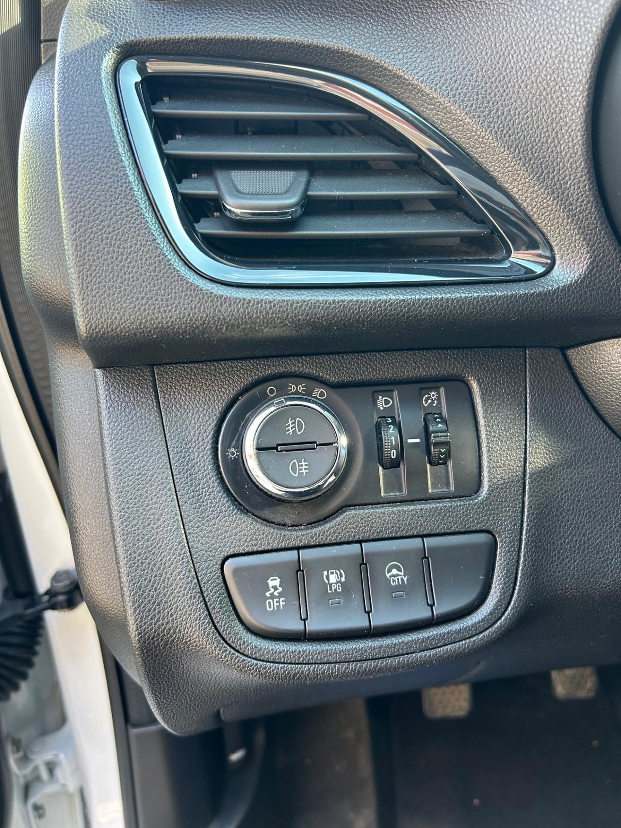 Opel Karl Rocks 1.0 73 CV GPL