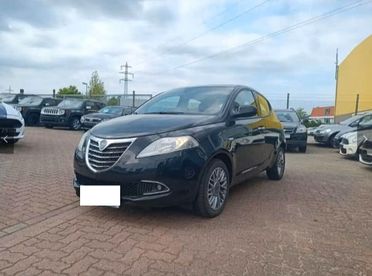 Lancia Ypsilon 1.2 69 CV 5 porte S&S Elefantino ok neo patentati