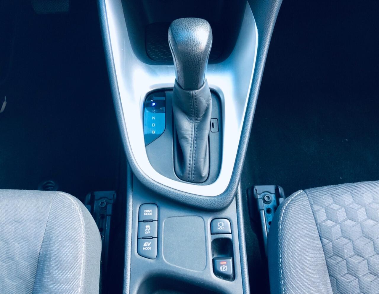 Toyota Yaris 1.5 Hybrid Business TELECAMERA