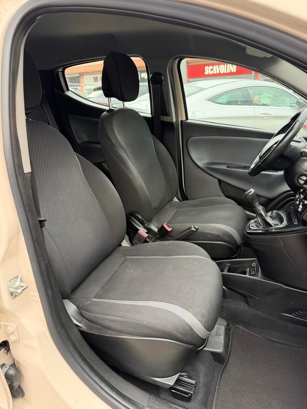 Lancia Ypsilon 1.3 MJT 16V 95 CV 5 porte