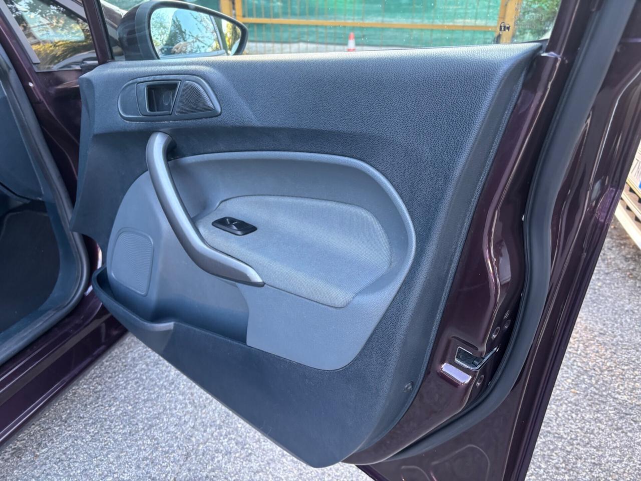 Ford Fiesta 1.4 5 porte Bz.- GPL Titanium OK Neopatentati