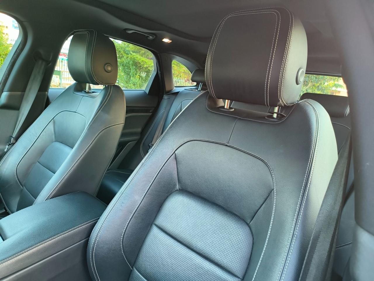 Jaguar F-Pace F PACE 2.0 AWD PORTFOLIO R-SPORT AUTOM.