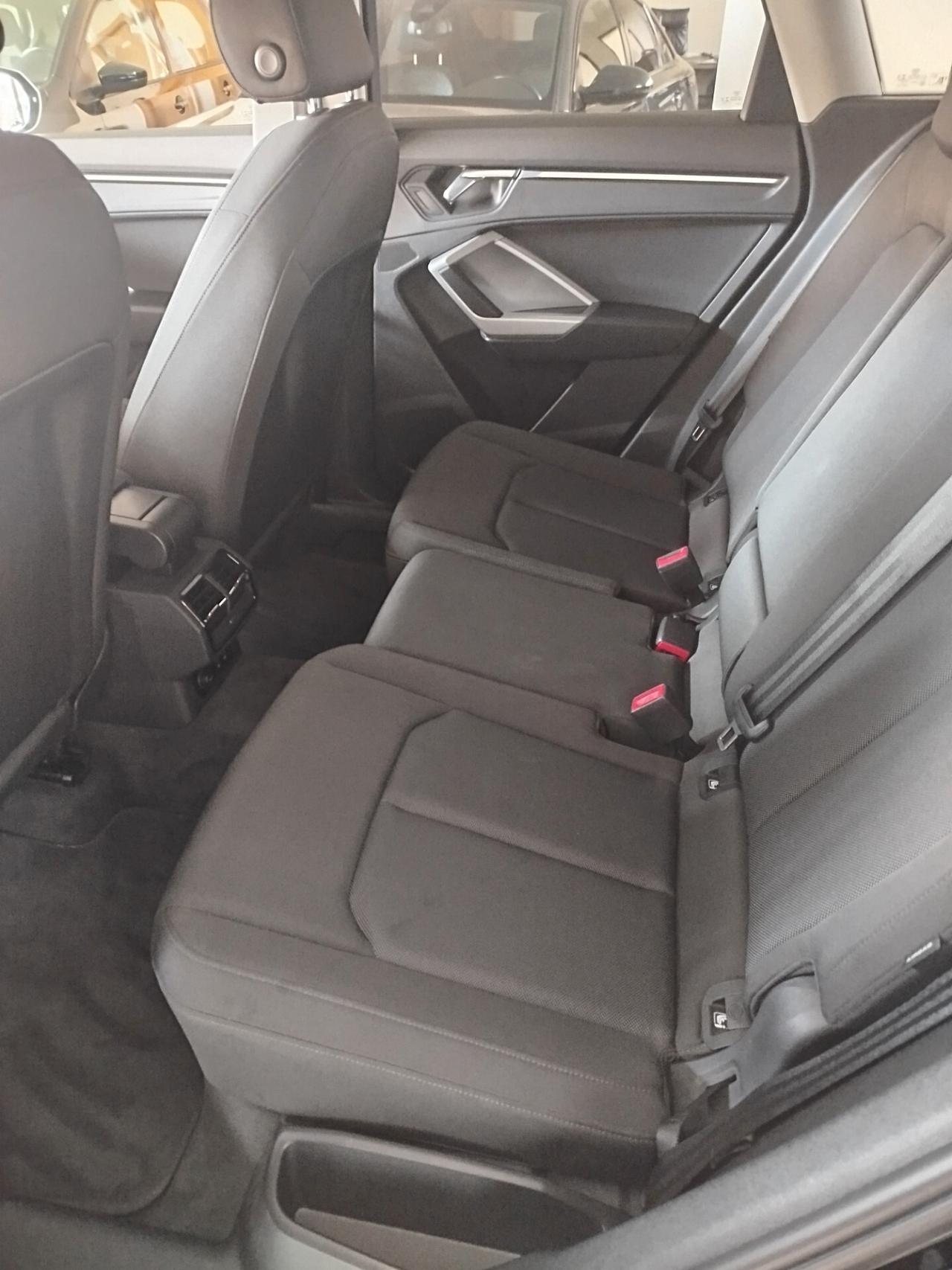 Audi Q3 40 TDI quattro S tronic Business Advanced