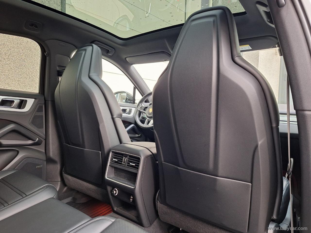 PORSCHE Cayenne Coupé 3.0 V6 E-Hybrid PlatINUM TETTO CARBONIO