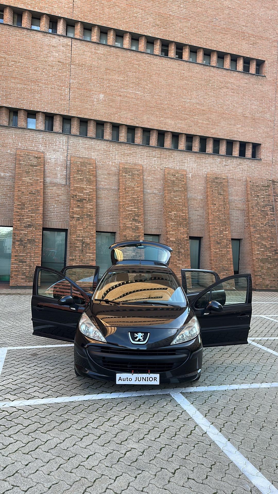 Peugeot 207 1.4 8V 75CV 5p. ONE Line