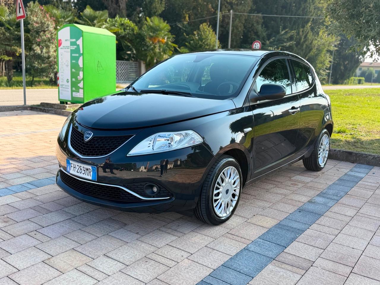 Lancia Ypsilon 1.2 69 CV 5 porte Platinum