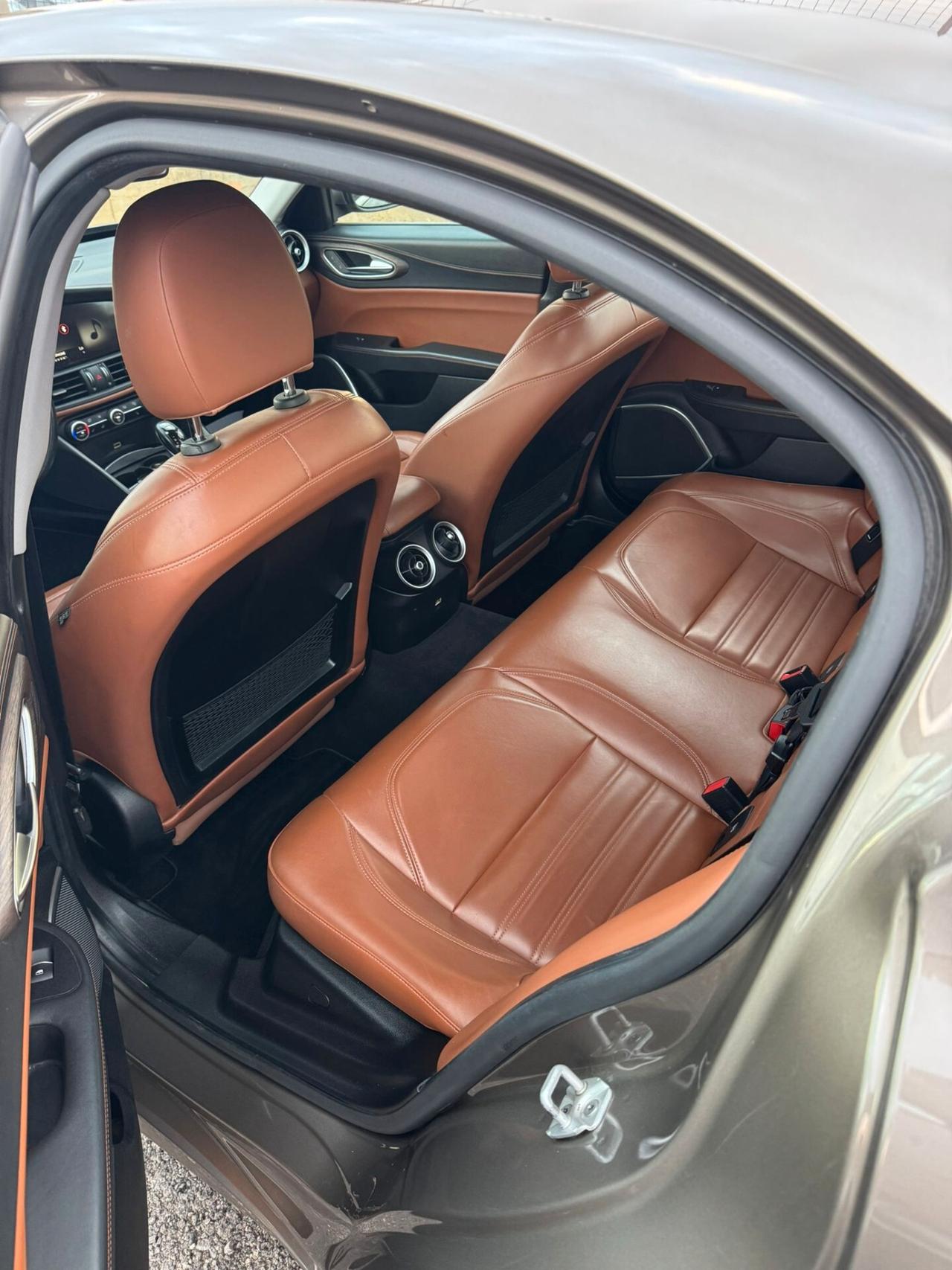 Alfa Romeo Giulia 2.2 Turbodiesel 210 CV AT8 AWD Q4 Veloce