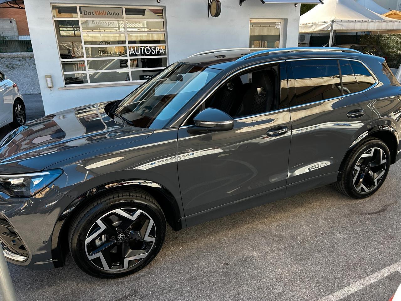 Volkswagen Tiguan 2.0 TDI 150 CV DSG R-Line 2025