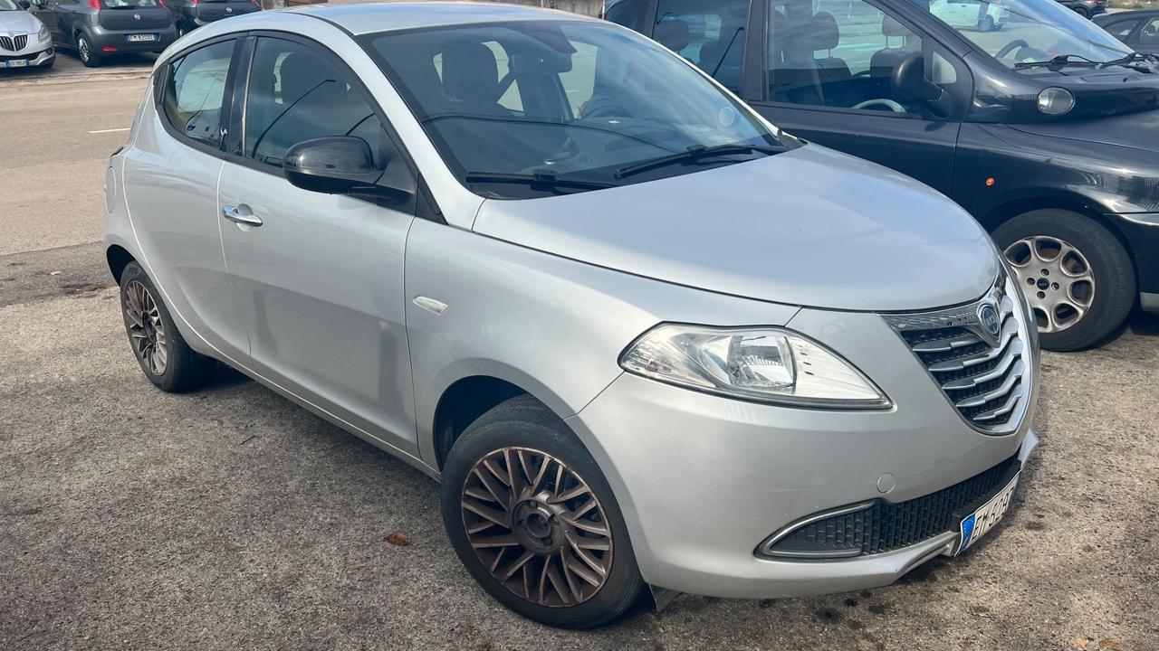 Lancia Ypsilon 0.9 TwinAir 85 CV 5 porte S&S Silver