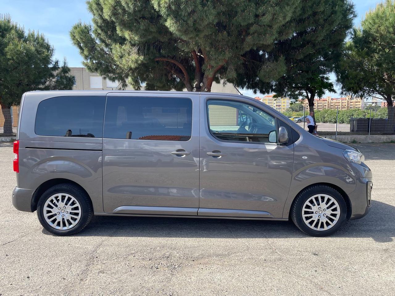 Peugeot Traveller 2.0 Blue HDI Active #10681