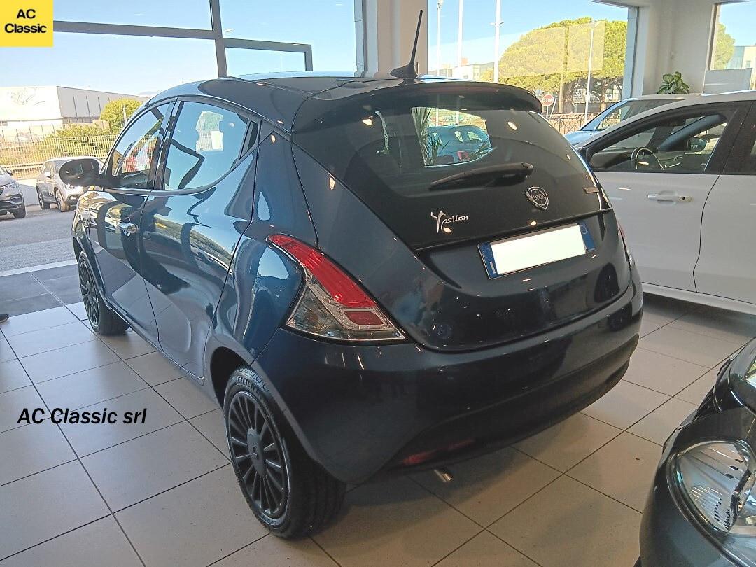 Lancia Ypsilon Hybrid Silver 1.0 (70 cv)