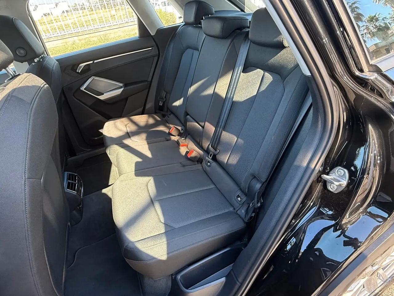 Audi Q3 35 TDI quattro S tronic Business