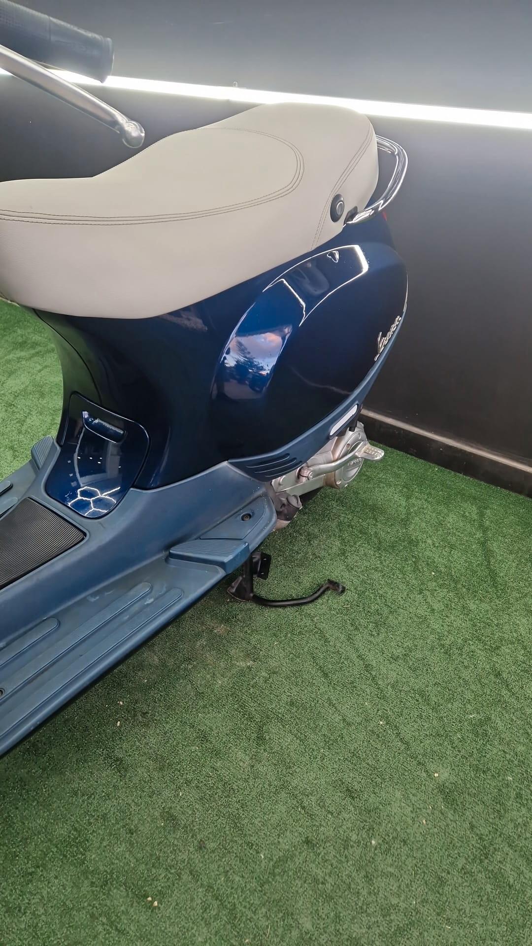 Piaggio Vespa 50 LX