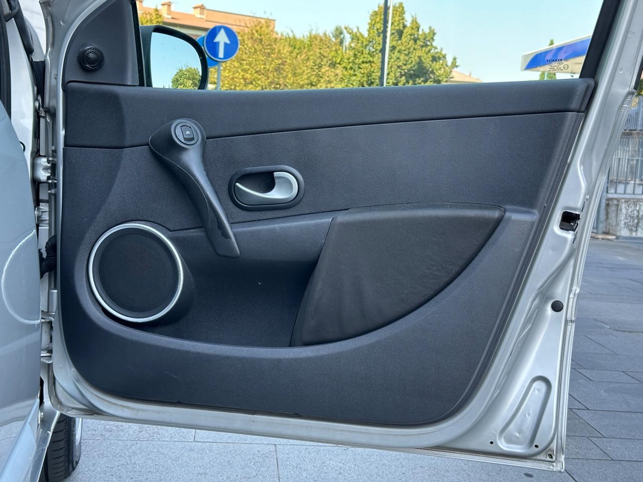 Renault Clio 1.2 16V 5 porte Luxe