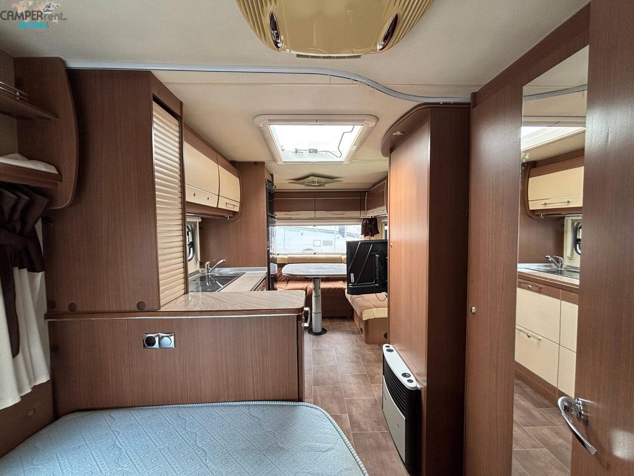 BÜRSTNER TRECENTO 465TS - ROULOTTE CON LETTO MATRIMONIALE ALLA FRANCESE IN CODA