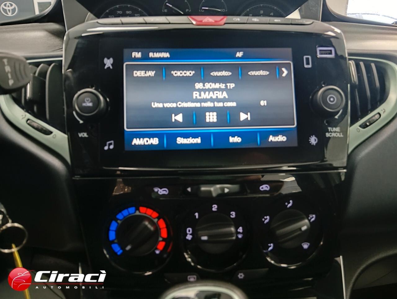 Lancia Ypsilon 1.0 5 p Hybrid Platino
