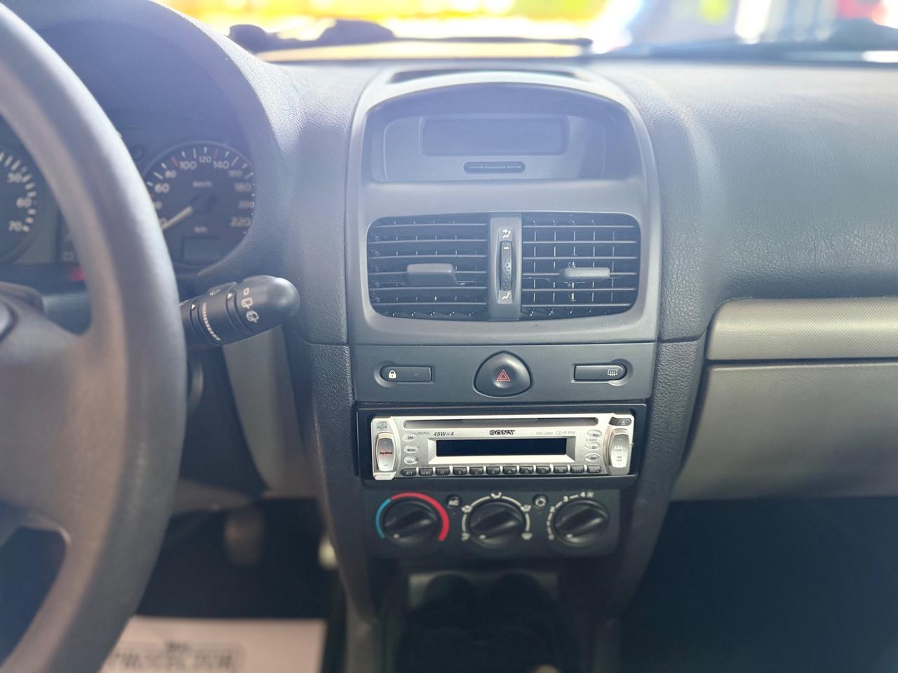 Renault Clio 1.2 cat 5 porte Authentique NEOPATENTATI