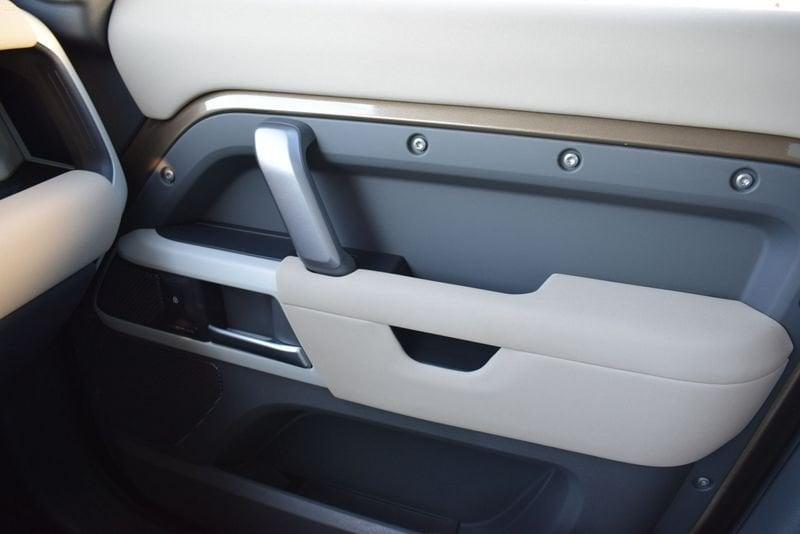 Land Rover Defender Defender 110 3.0D I6 250 CV AWD Auto X-Dynamic S