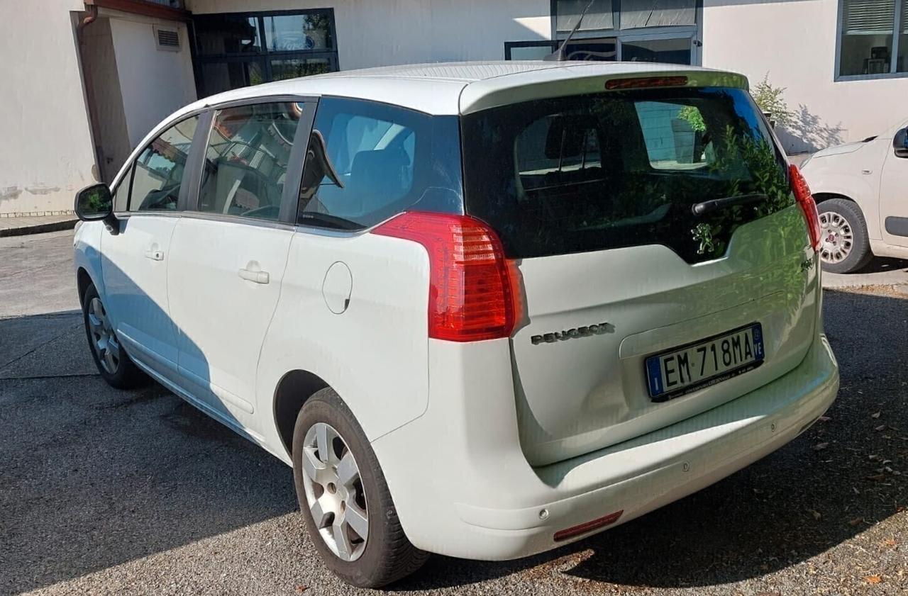 Peugeot 5008 1.6 Diesel 7 Posti Neopatentati