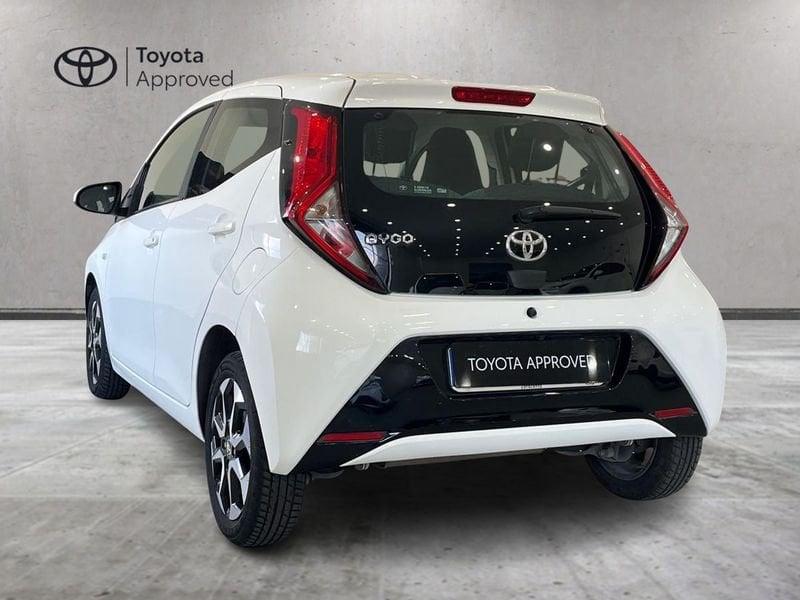 Toyota Aygo Aygo 5p 1.0 x-play m-mt 72cv