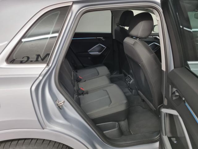 AUDI Q3 35 TFSI Business Advanced