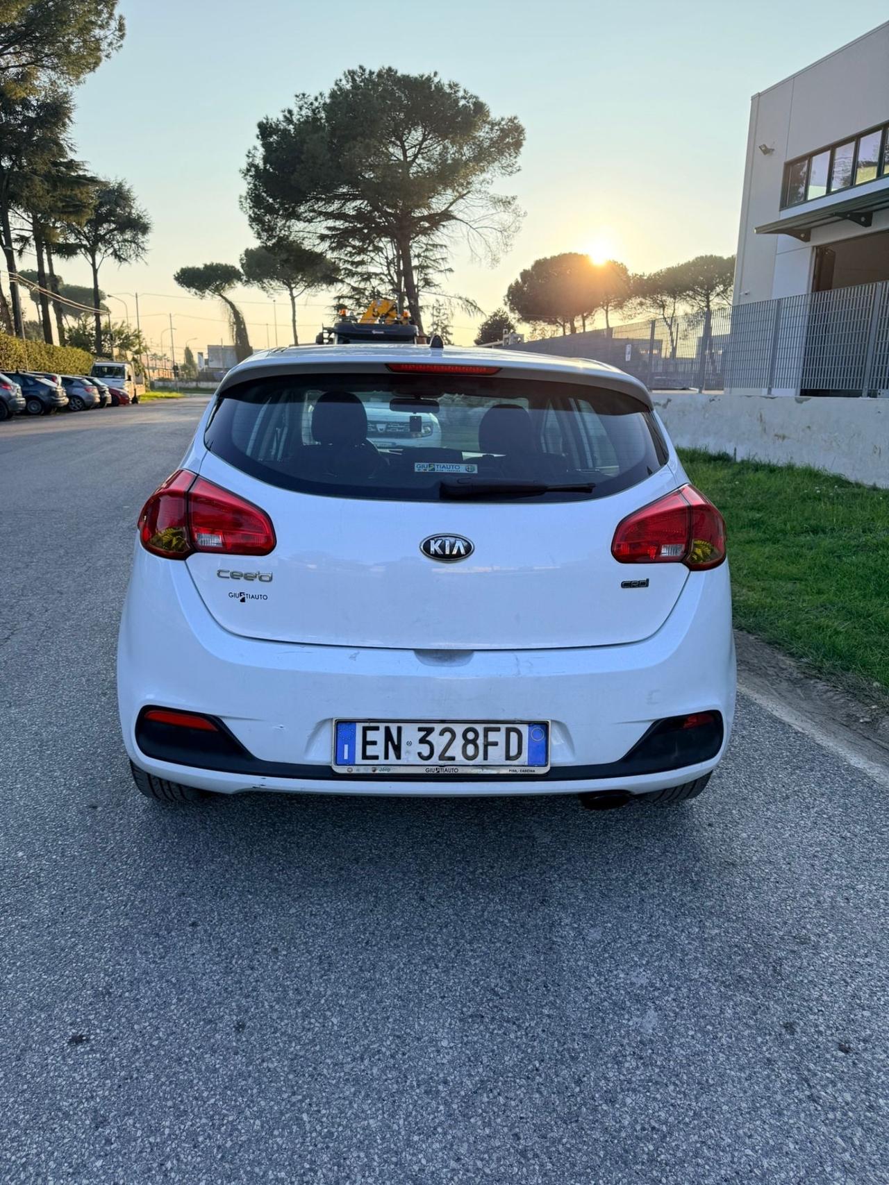 Kia Ceed cee'd 1.4 CRDi 5 porte Cool