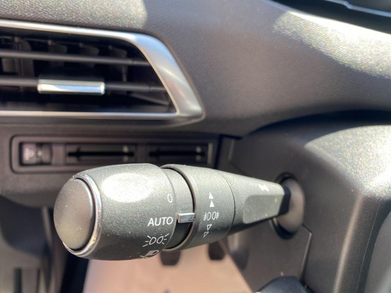 Peugeot 3008 BlueHDi 130 S&S NAVI-APP-RETROCAMERA