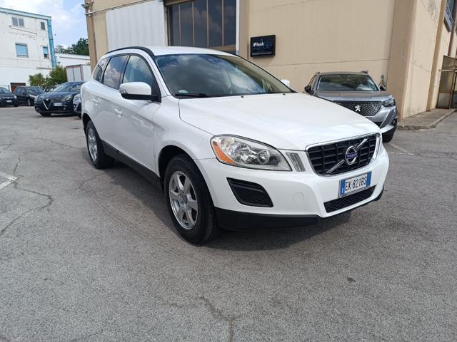 VOLVO XC60 DRIVe kINETIC 163 cv