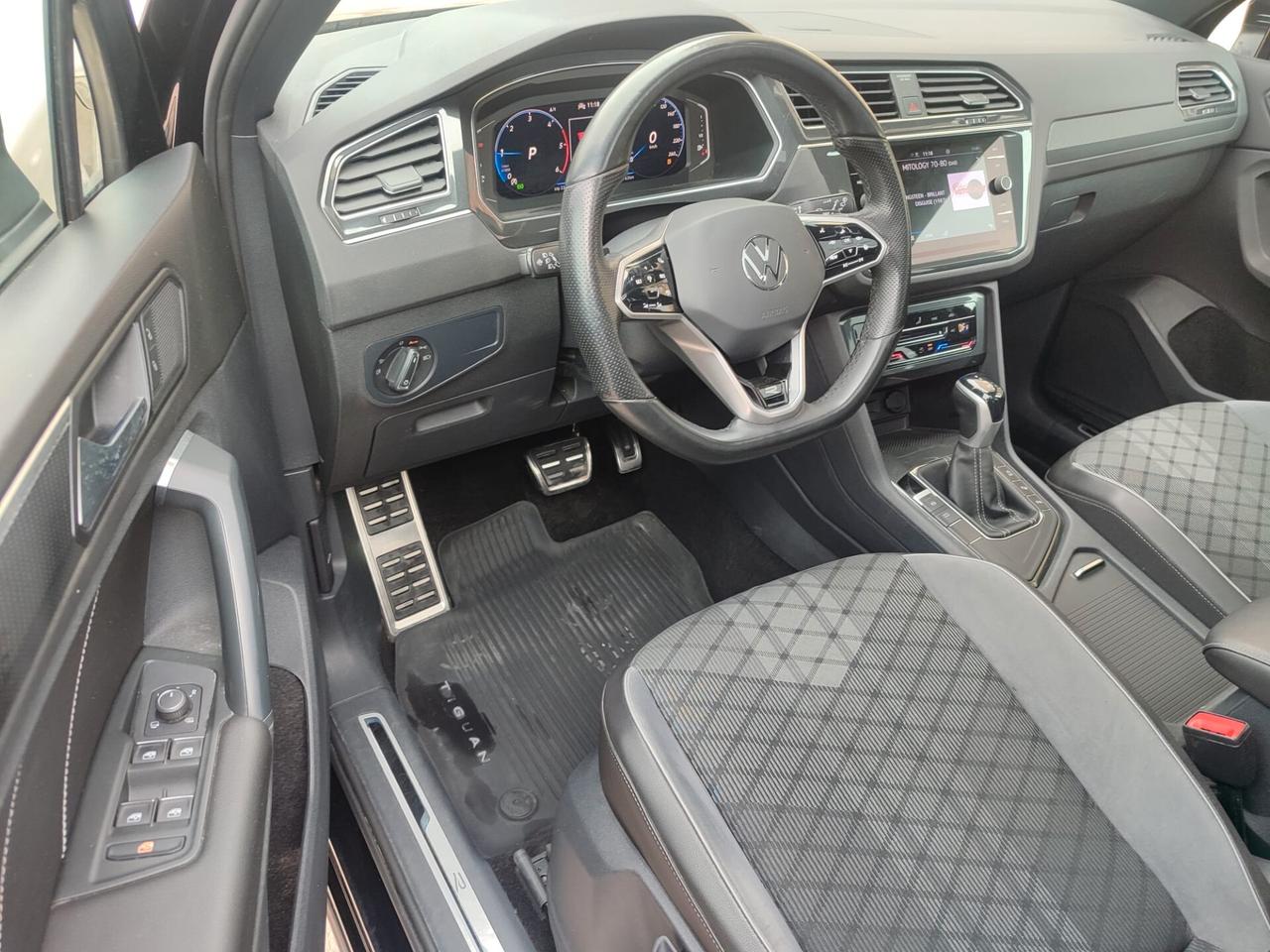 Volkswagen Tiguan 2.0 TDI 150 CV DSG R-Line TETTO APRIBILE