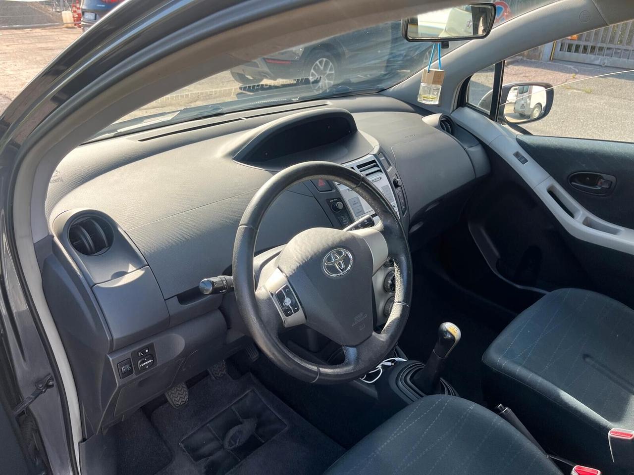 Toyota Yaris 1.0 5 porte