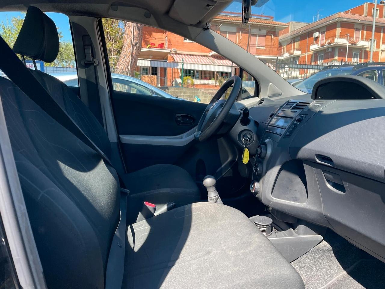 Toyota Yaris 1.0 5 porte Sol