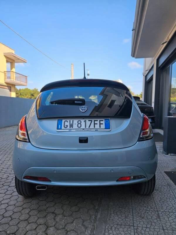 Lancia Ypsilon III 1.0 firefly hybrid Platino s&s 70cv