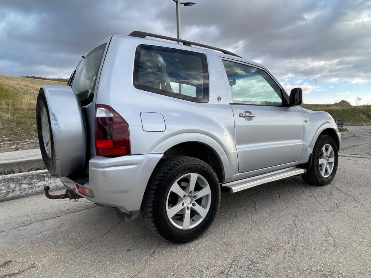 Mitsubishi Pajero 2.5 TDI 3p. Instyle