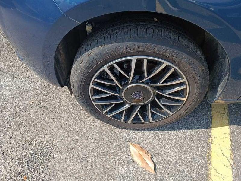 Lancia Ypsilon New 5 porte My24 1.0 Firefly 70 CvStart&Stop Hybrid Oro