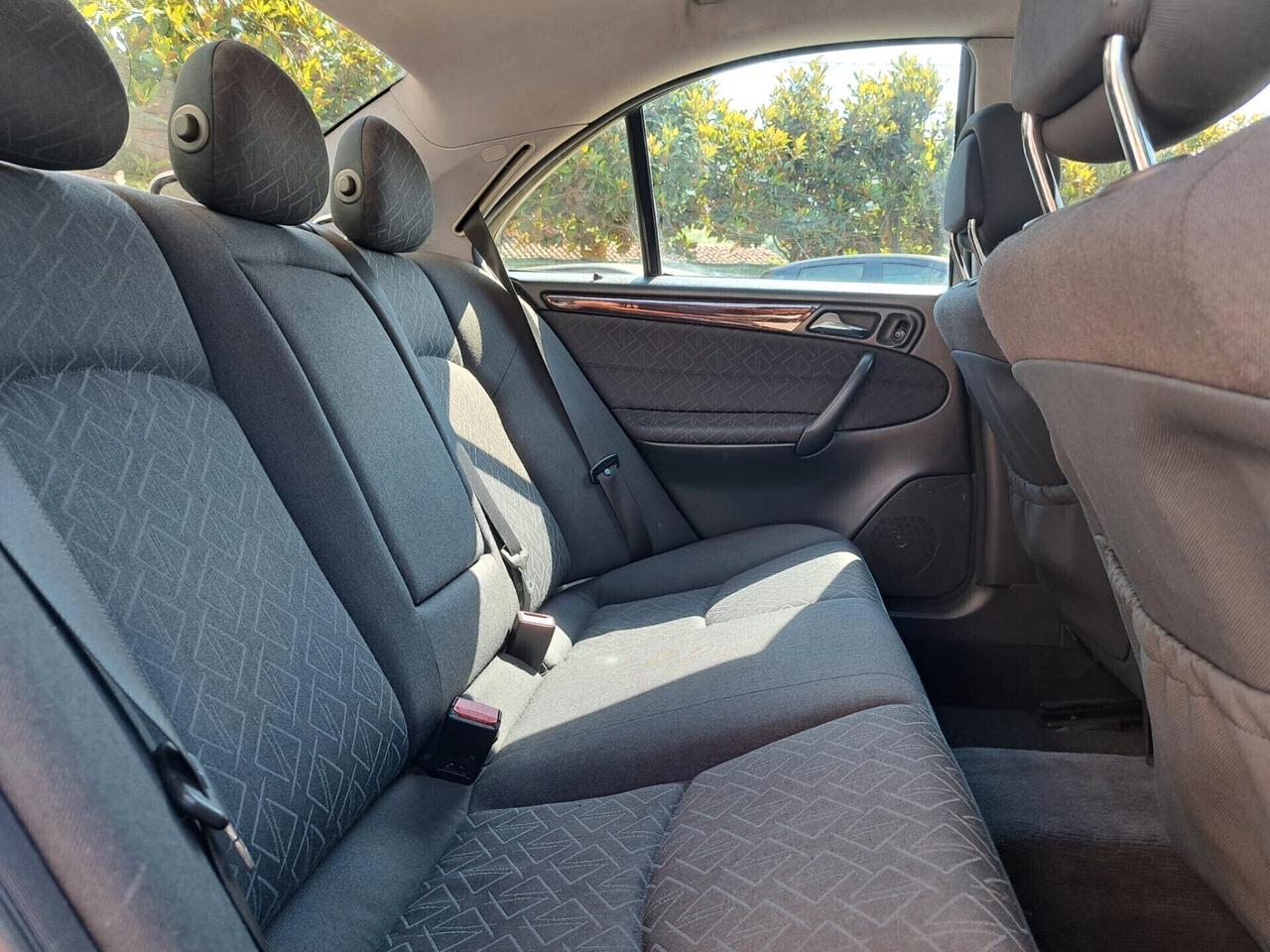 Mercedes-benz C 220 / 105KW / 143CV