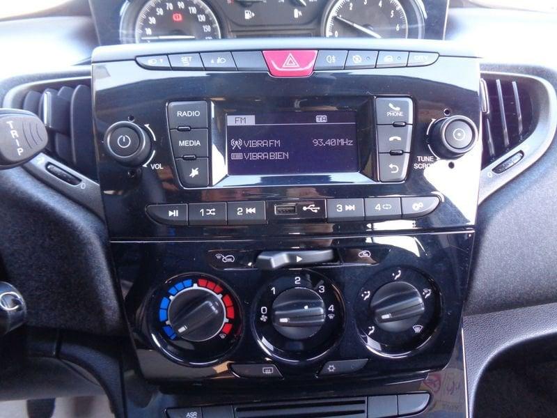 Lancia Ypsilon Ypsilon 1.0 FireFly 5 porte S&S Hybrid Ecochic Silver