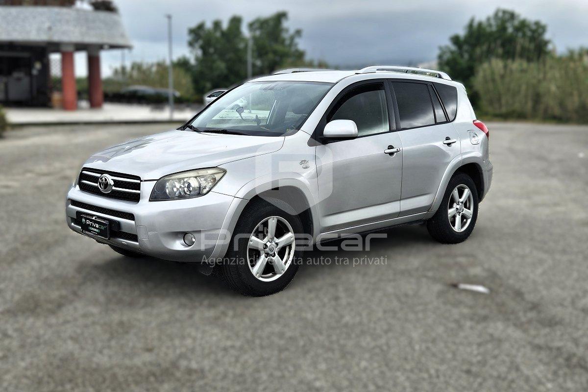 TOYOTA RAV4 2.2 D-4D 177 CV Luxury