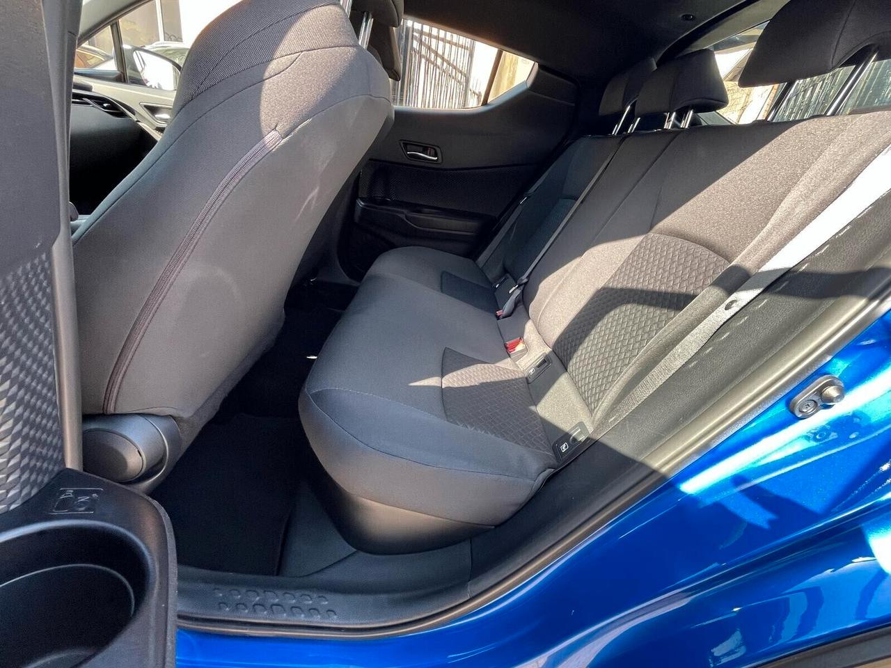 Toyota C-HR 1.8 Hybrid E-CVT Business