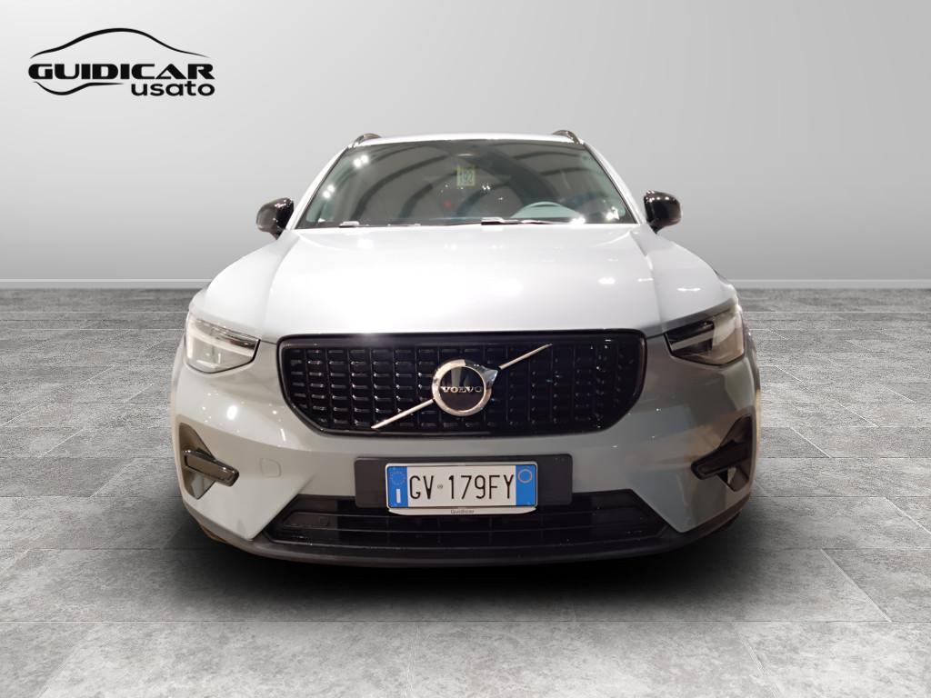VOLVO XC40 2023 - XC40 2.0 b3 Plus Dark auto