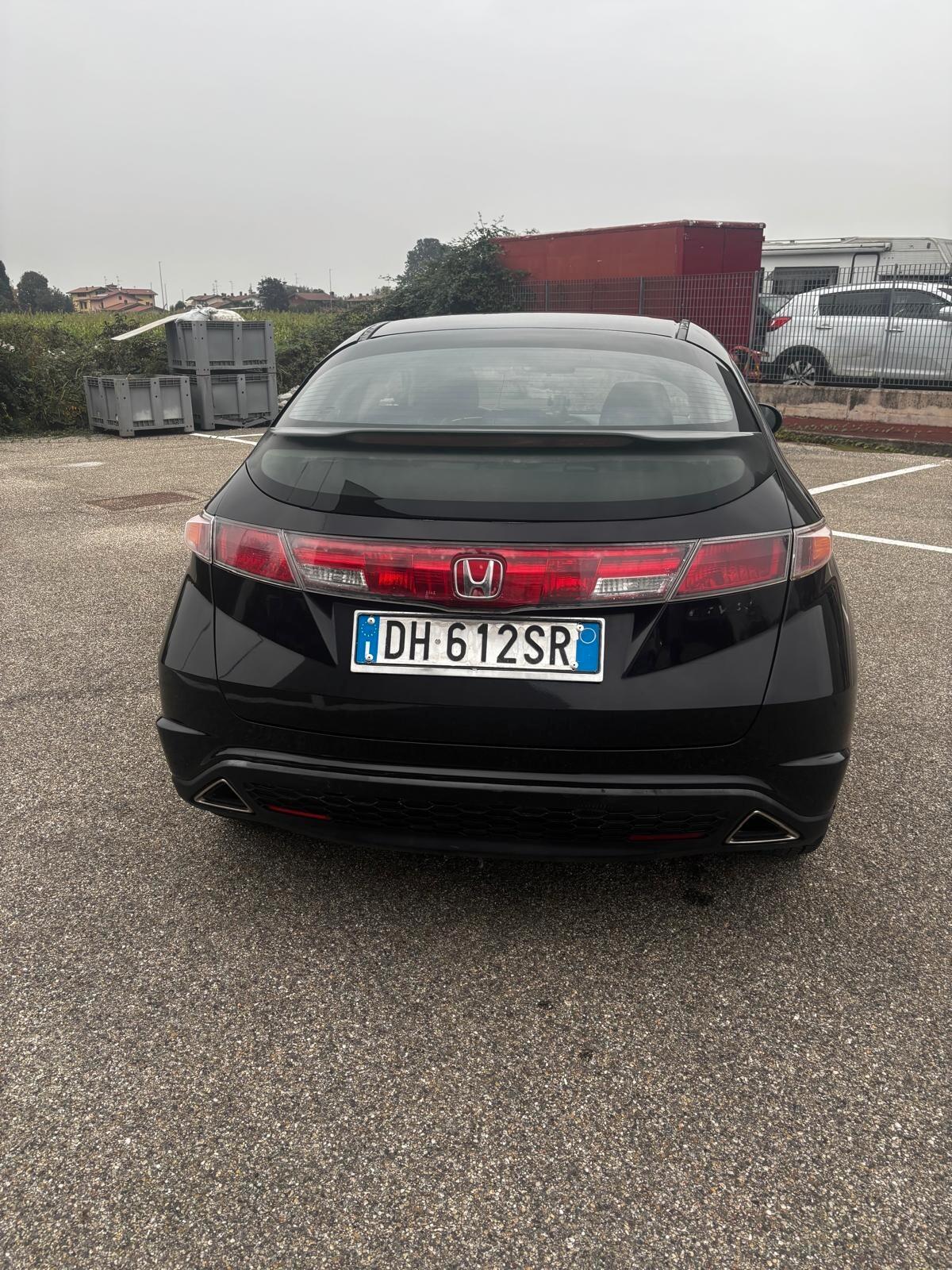 Honda Civic 1.8 i-VTEC 5p. Exec. LH i-P i-Sh AUTOMATICA