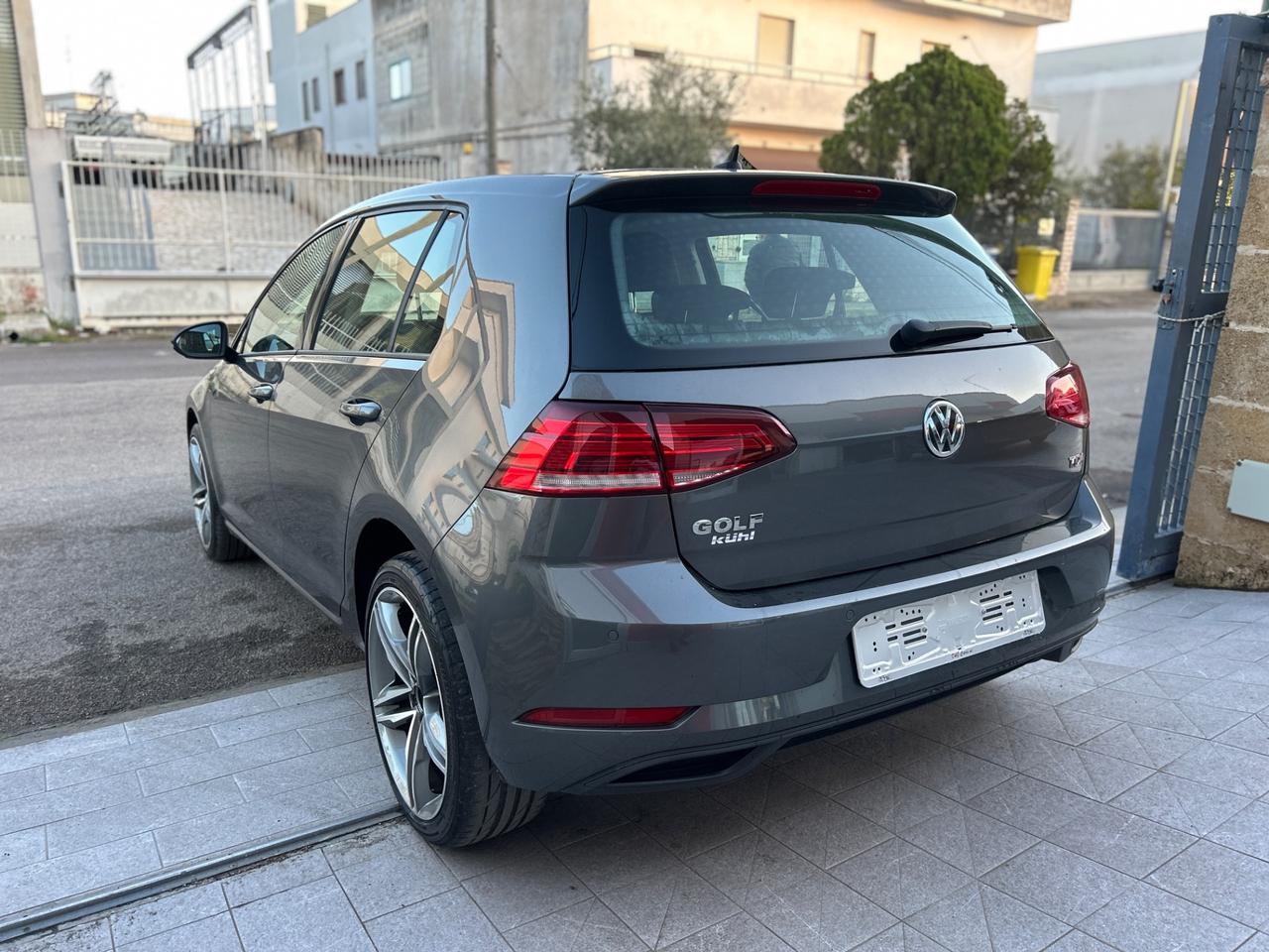 Volkswagen Golf 7.5 1.6 TDI 110 CV Highline BlueMotion-2017
