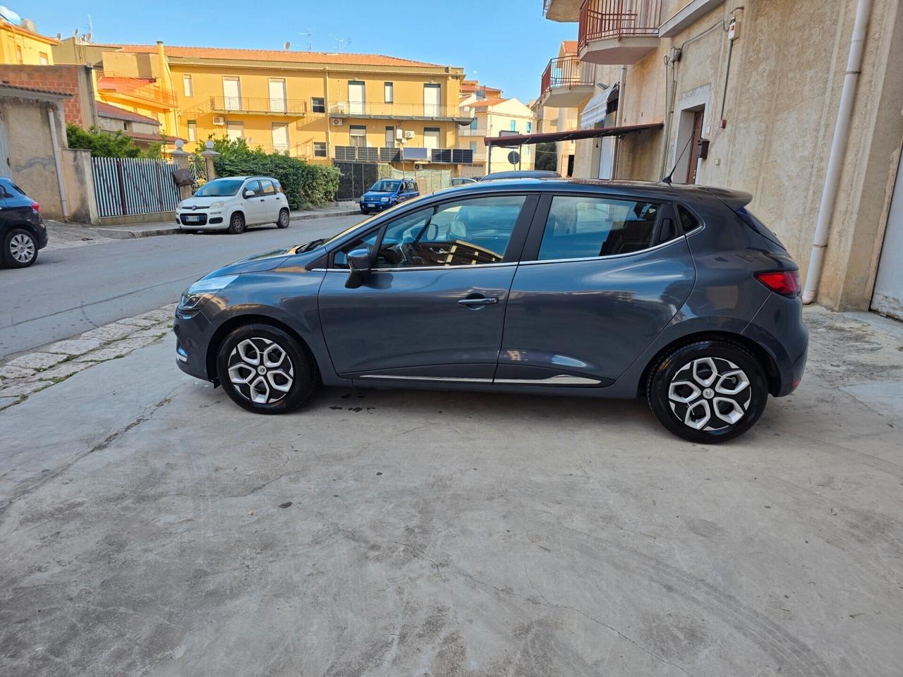 Renault Clio dCi 8V 75 CV 5 porte Duel