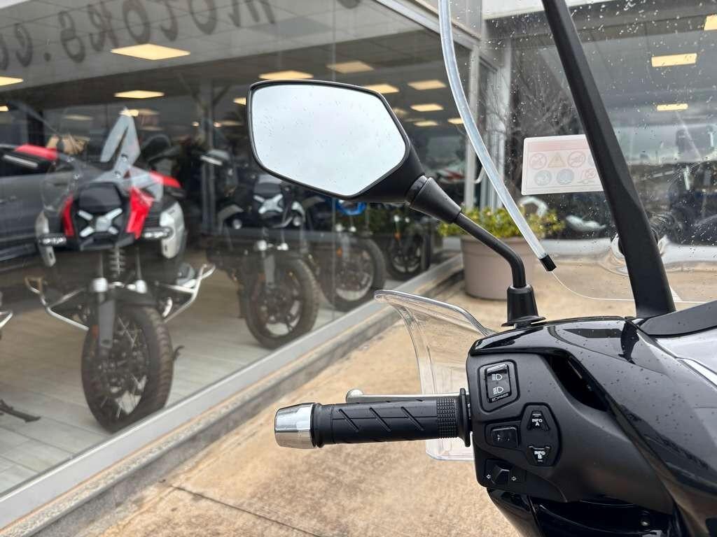 Honda SH 350 2024 / KM 12.000 Tuo a solo 59 Euro al mese