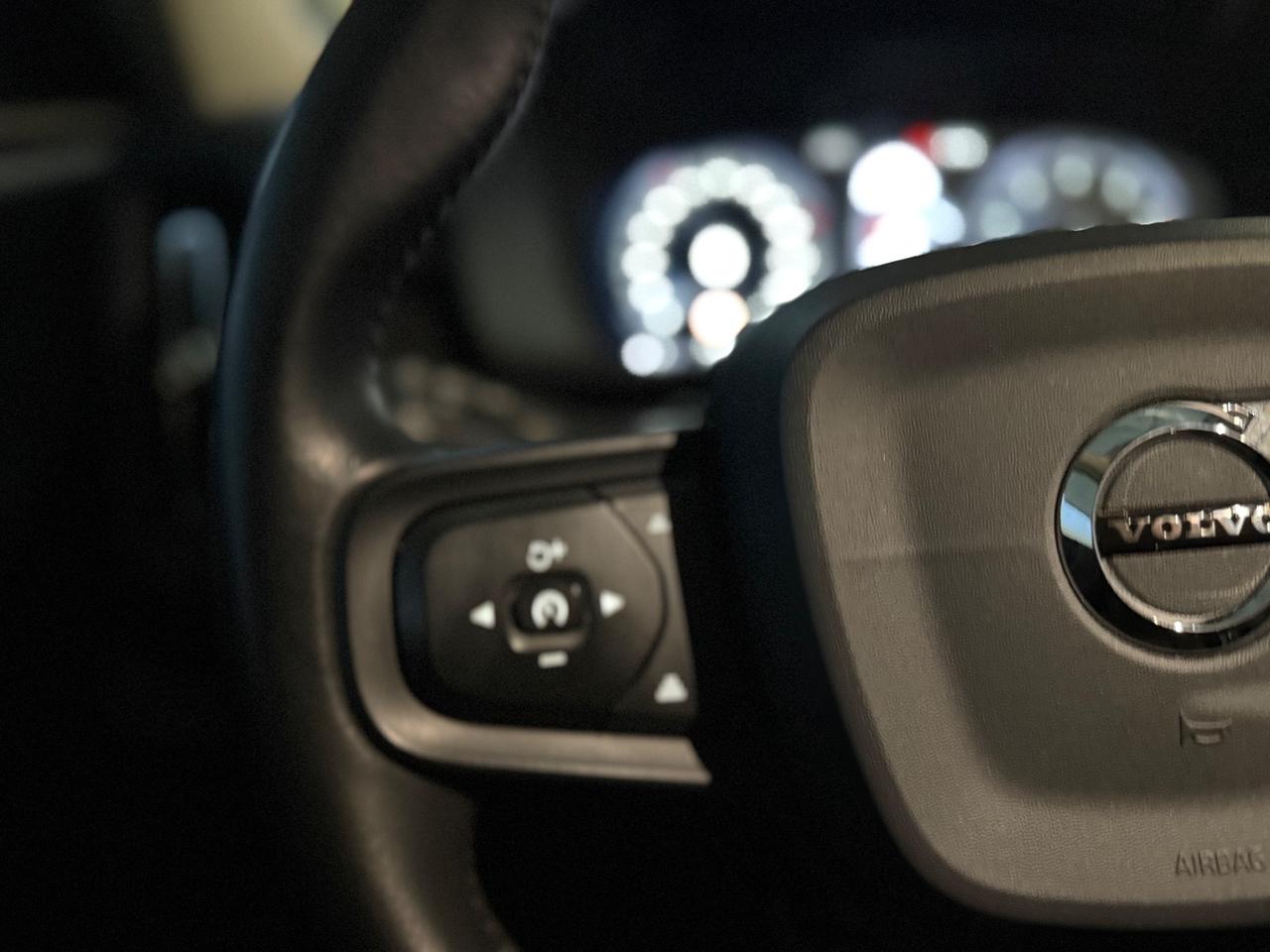 Volvo XC40 T3 Geartronic R-design PARI AL NUOVO